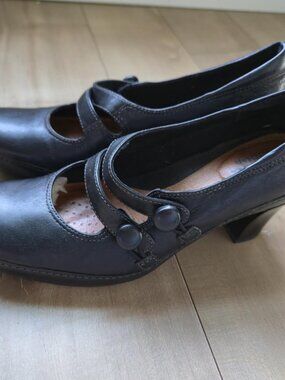 Clarks Artisan Levee Bank Black Leather Mary Jane Heels Womens Size 6M NIB